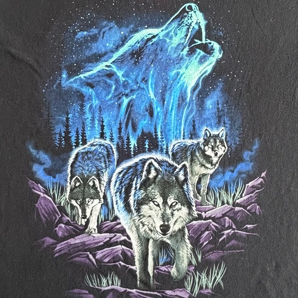Retro Style Howling Wolf and Pack T-Shirt! - Picture 2 of 6
